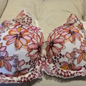 Camio Mio Lightly Lined Lace Plunge Bra